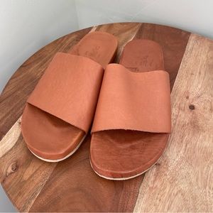 Chic Tan Leather Slide Sandals